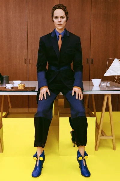 Look 17